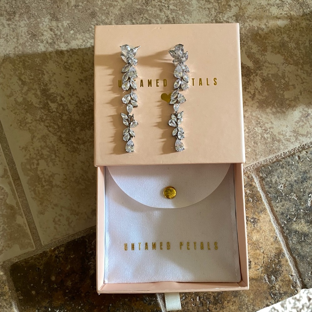 Untamed Petals Promise Crystal Drops Earrings - Picture 2 of 7